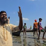 জেলেদের নৌকামিছিলে খুলে গেলো জলমহাল